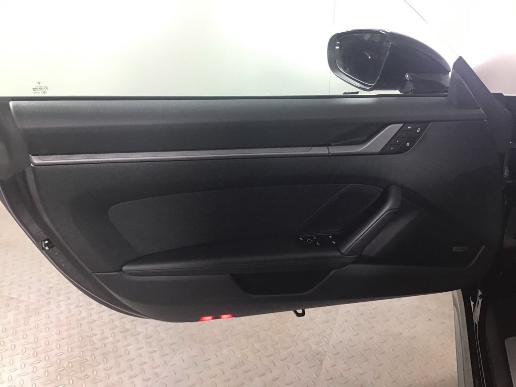 Certified 2024 Porsche 911 Targa 4 AWD/4WD image 33