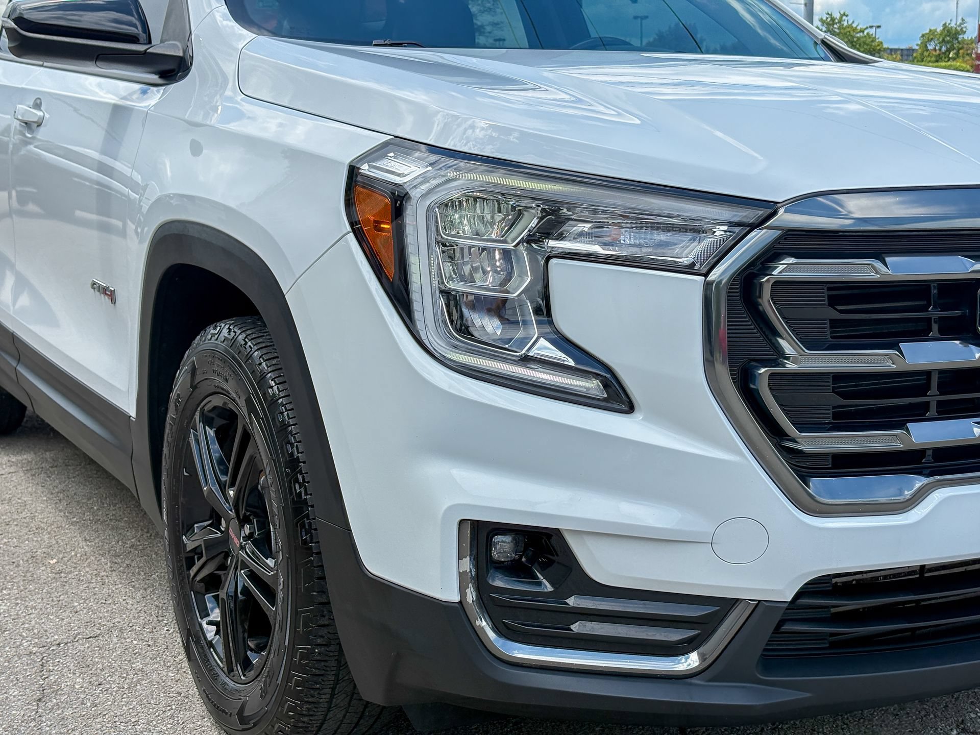 Used 2022 GMC Terrain AT4 AWD/4WD image 3