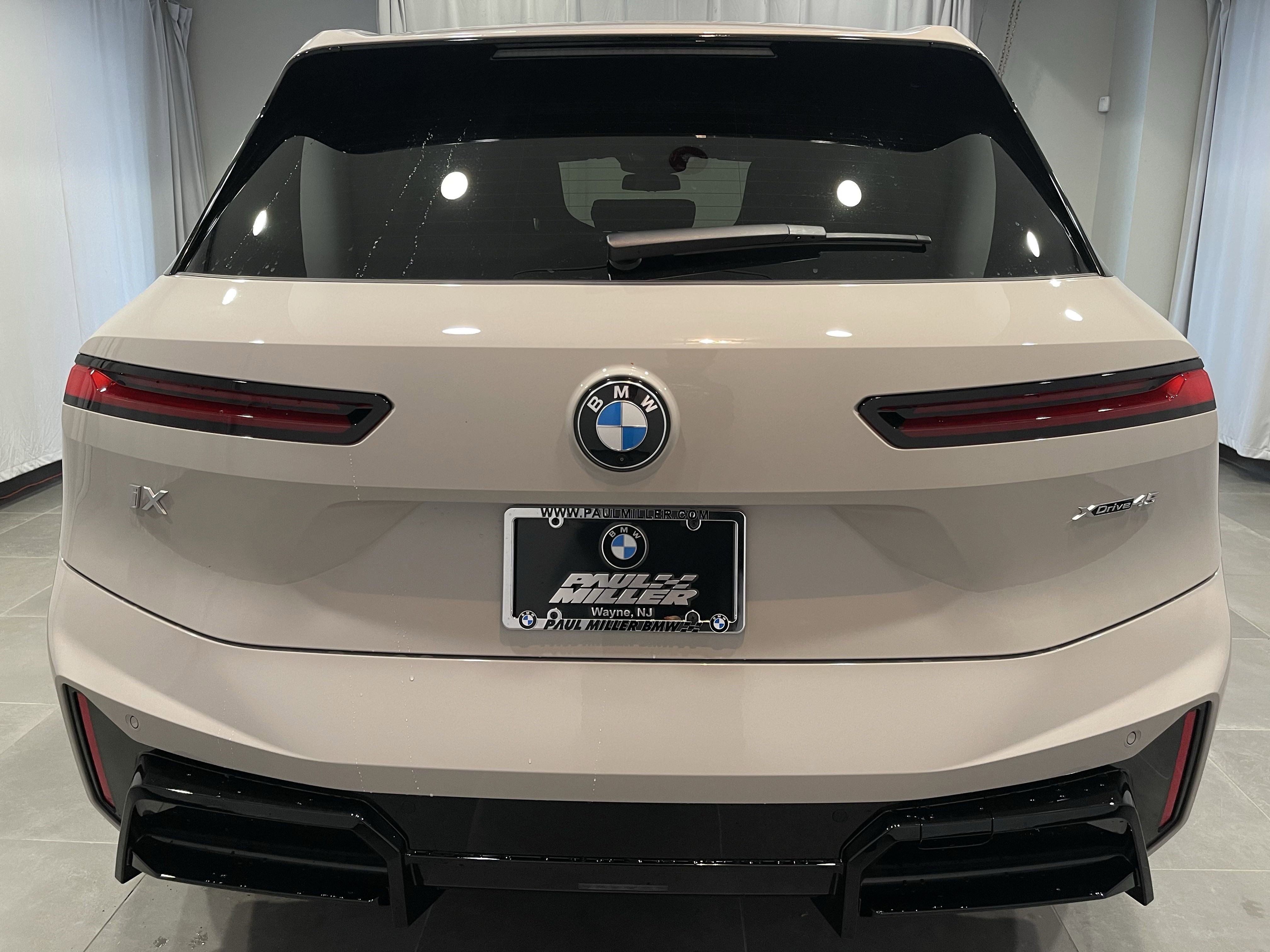 Used 2026 BMW iX xDrive45 w/ M Sport Package AWD/4WD image 5