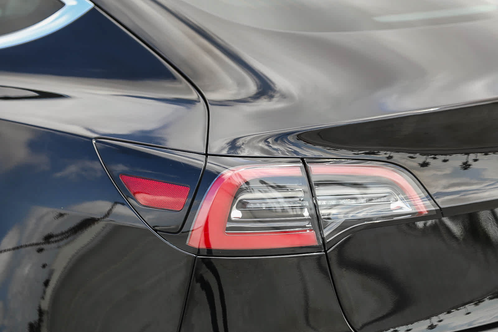 Used 2020 Tesla Model 3 Standard Range RWD image 9