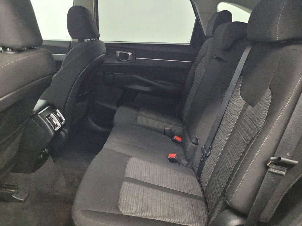 Used 2023 Kia Sorento LX FWD image 18