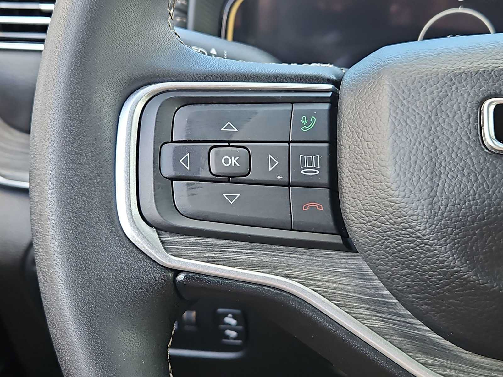 Used 2024 Jeep Wagoneer L Series II w/ Flexible Seating Group RWD image 22