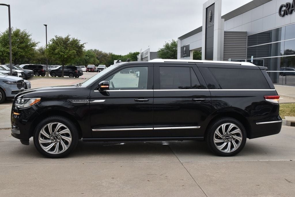 Used 2024 Lincoln Navigator L 4WD image 14