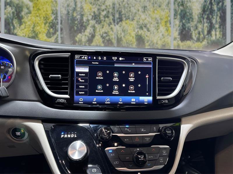 Used 2023 Chrysler Pacifica Touring-L FWD image 16