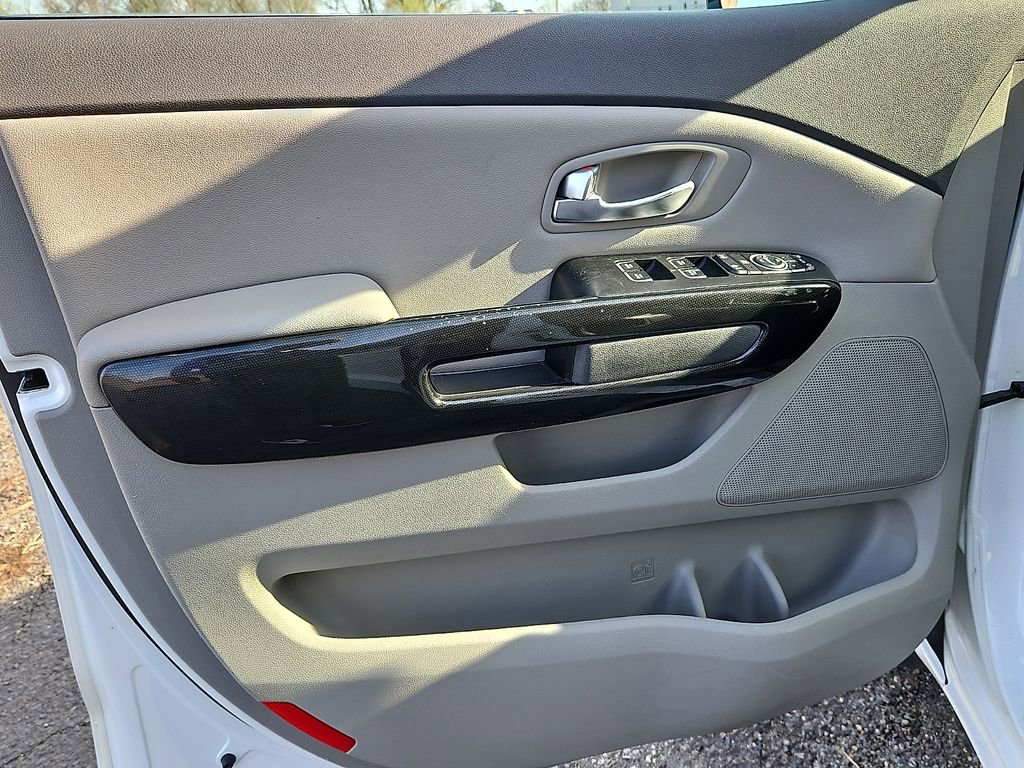 Used 2015 Kia Sedona EX image 15