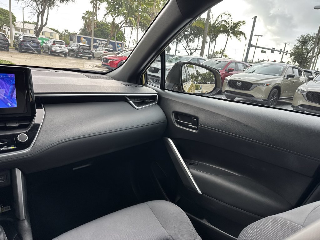Used 2023 Toyota Corolla Cross AWD Hybrid w/ Moonroof Package image 15