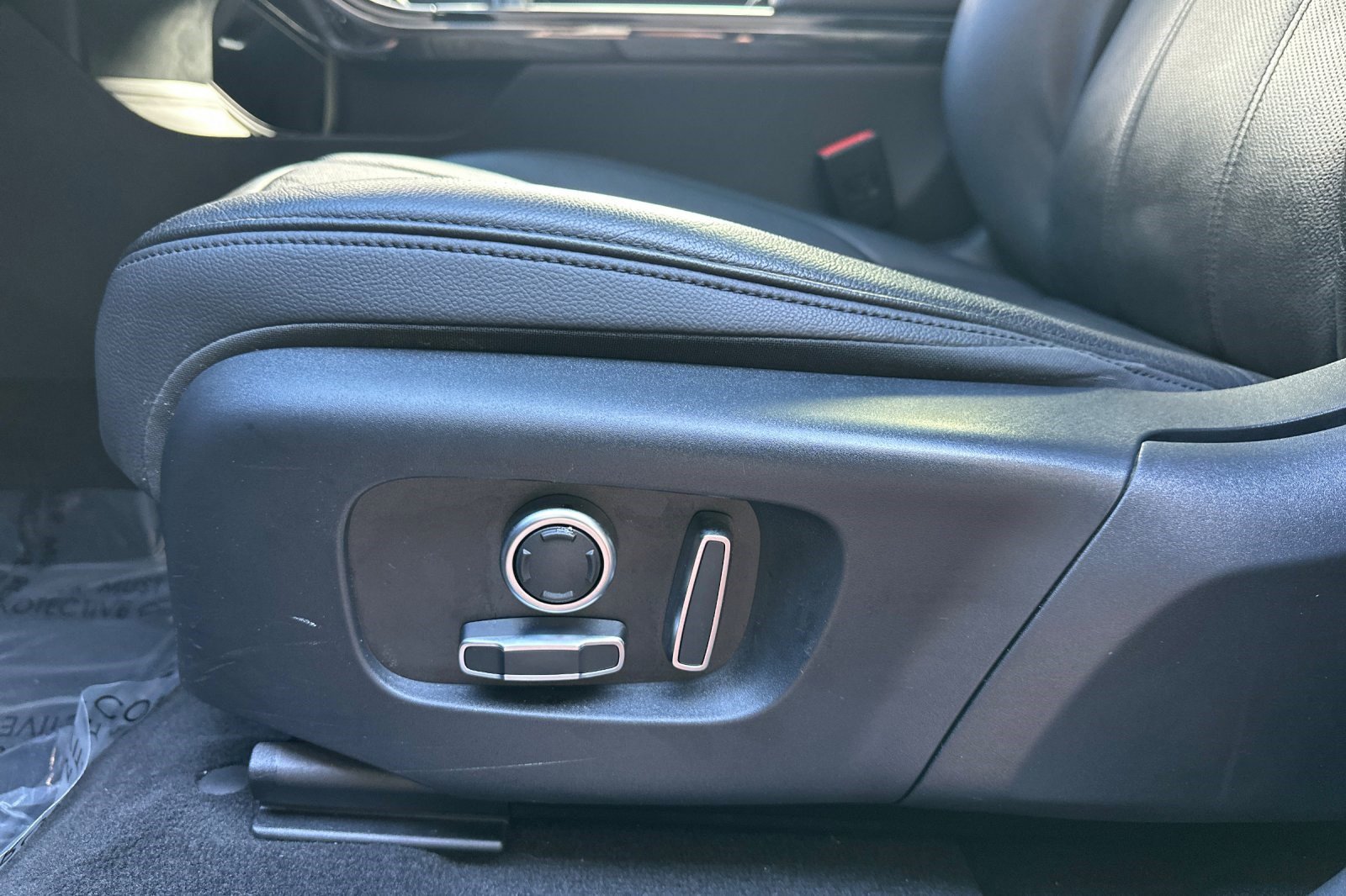 Used 2022 Land Rover Range Rover Evoque R-Dynamic SE image 17