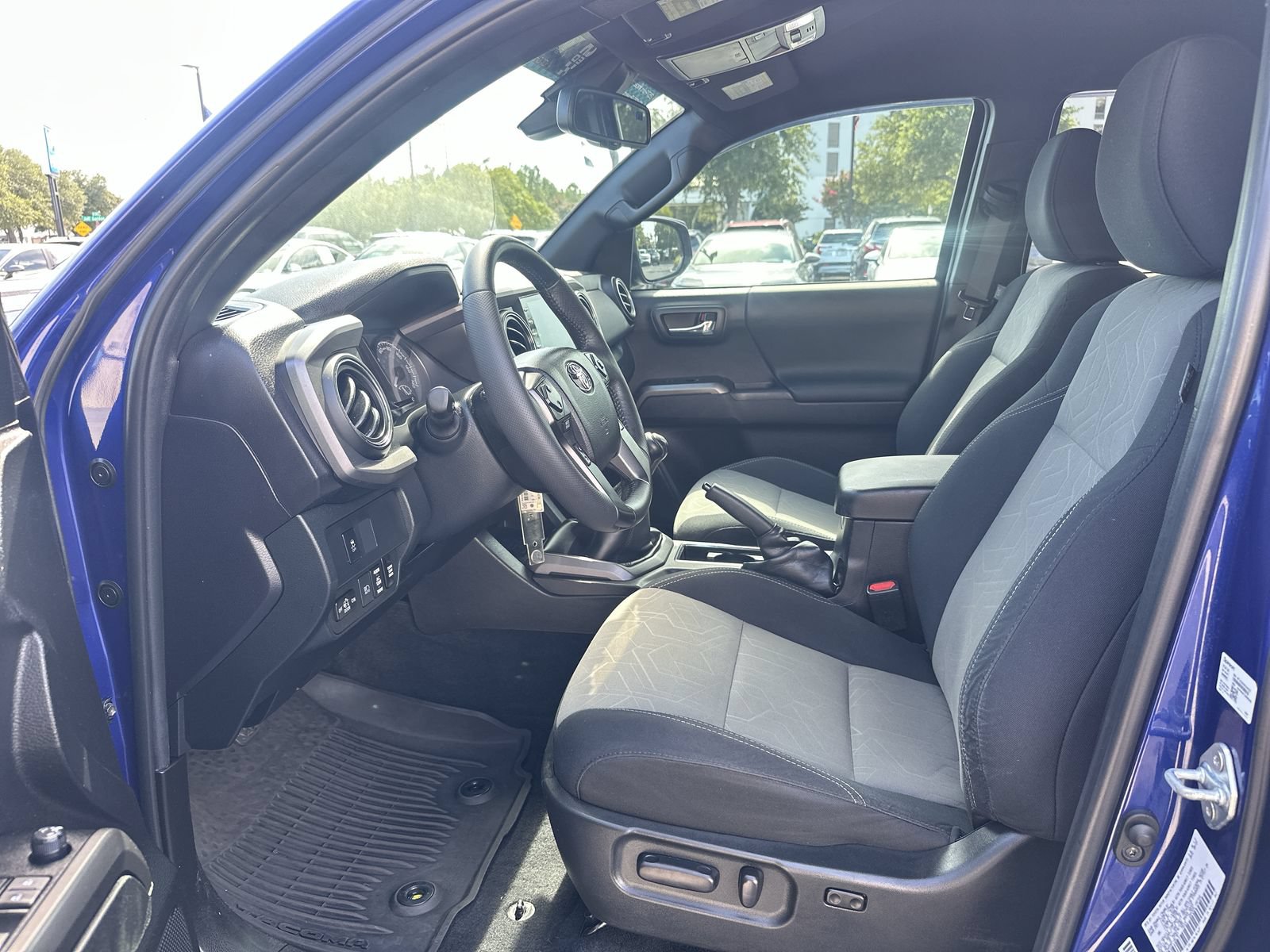 Used 2022 Toyota Tacoma TRD Sport w/ Technology Package AWD/4WD image 16