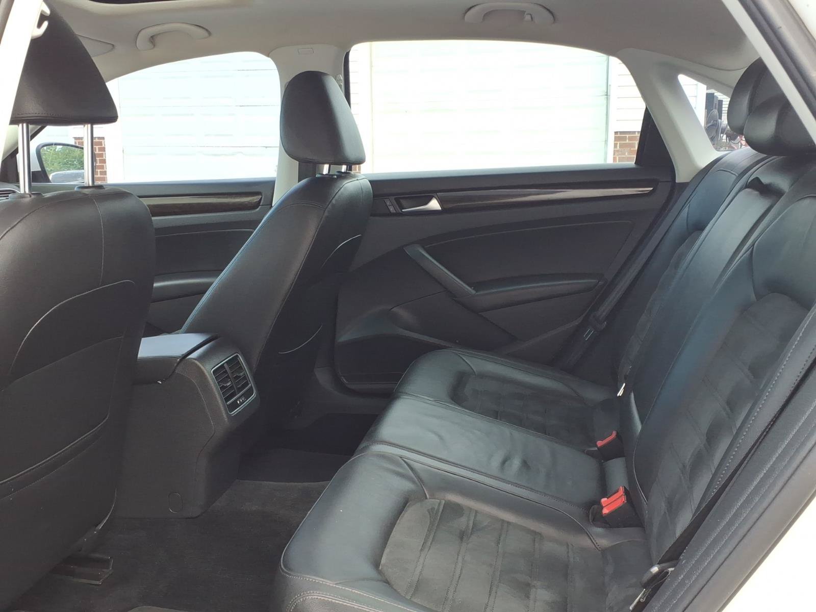 Used 2014 Volkswagen Passat TDI SEL Premium FWD image 10