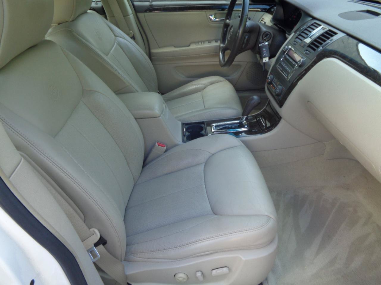 Used 2011 Cadillac DTS Luxury FWD image 30