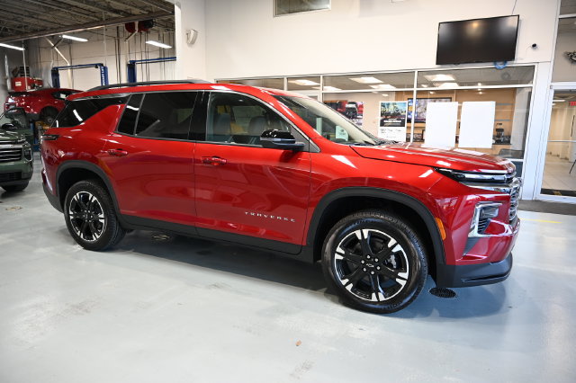 New 2027 Chevrolet Traverse LT w/ LPO, Floor Liner Package AWD/4WD image 4