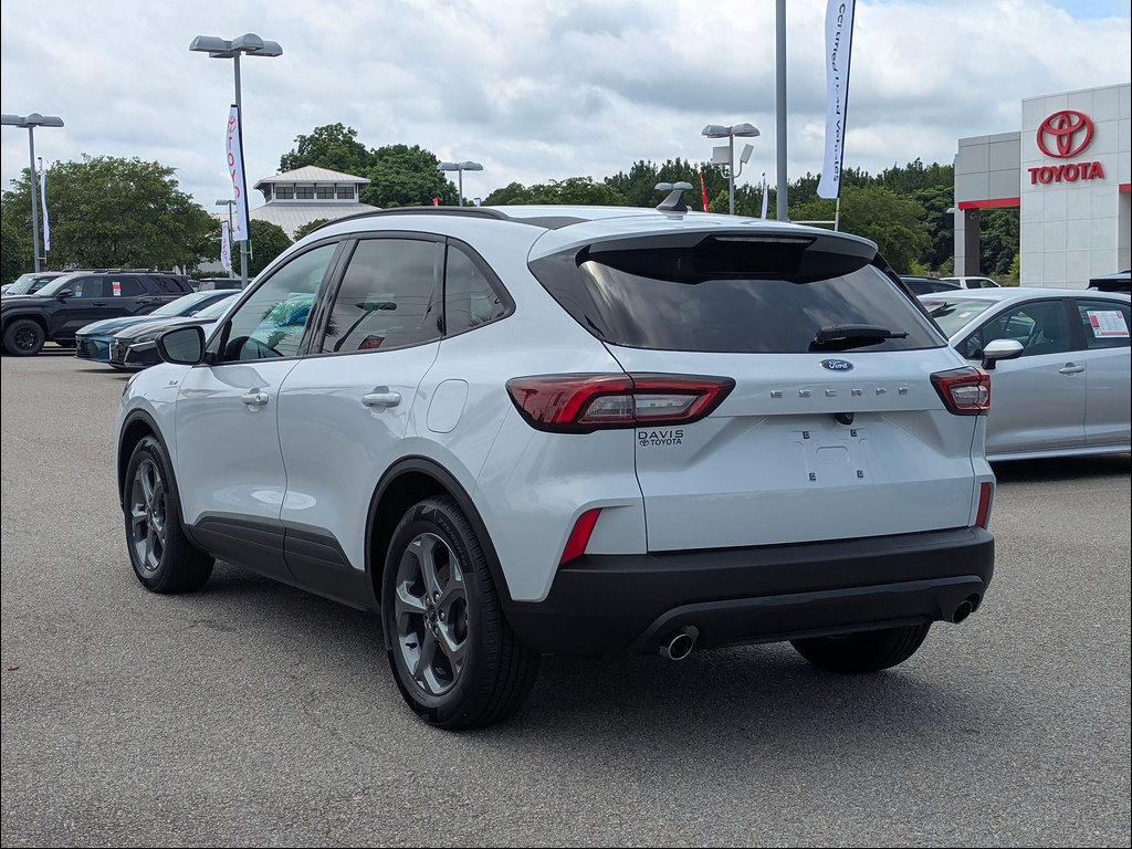 Used 2025 Ford Escape ST-Line FWD image 5