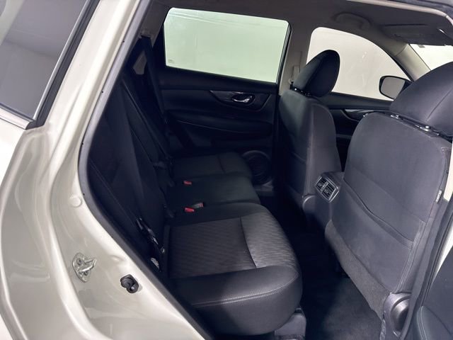 Used 2019 Nissan Rogue SV image 19