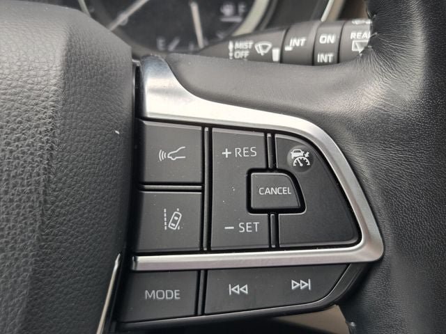 Used 2020 Toyota Highlander Limited FWD image 25