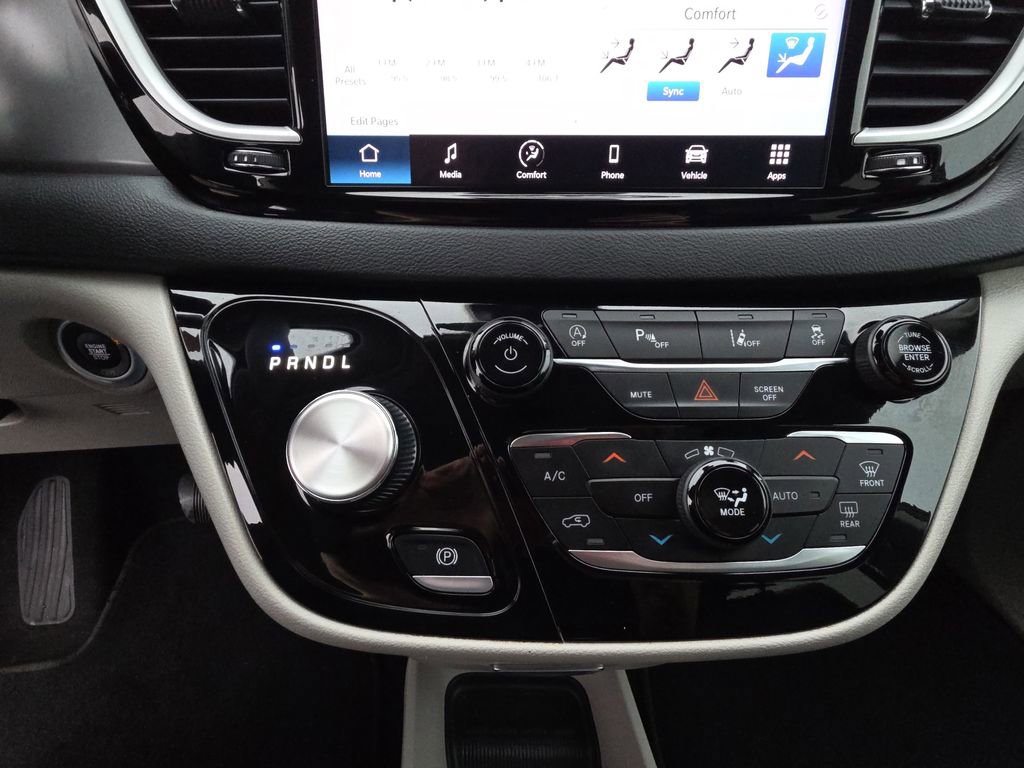 Used 2023 Chrysler Pacifica Touring-L image 23