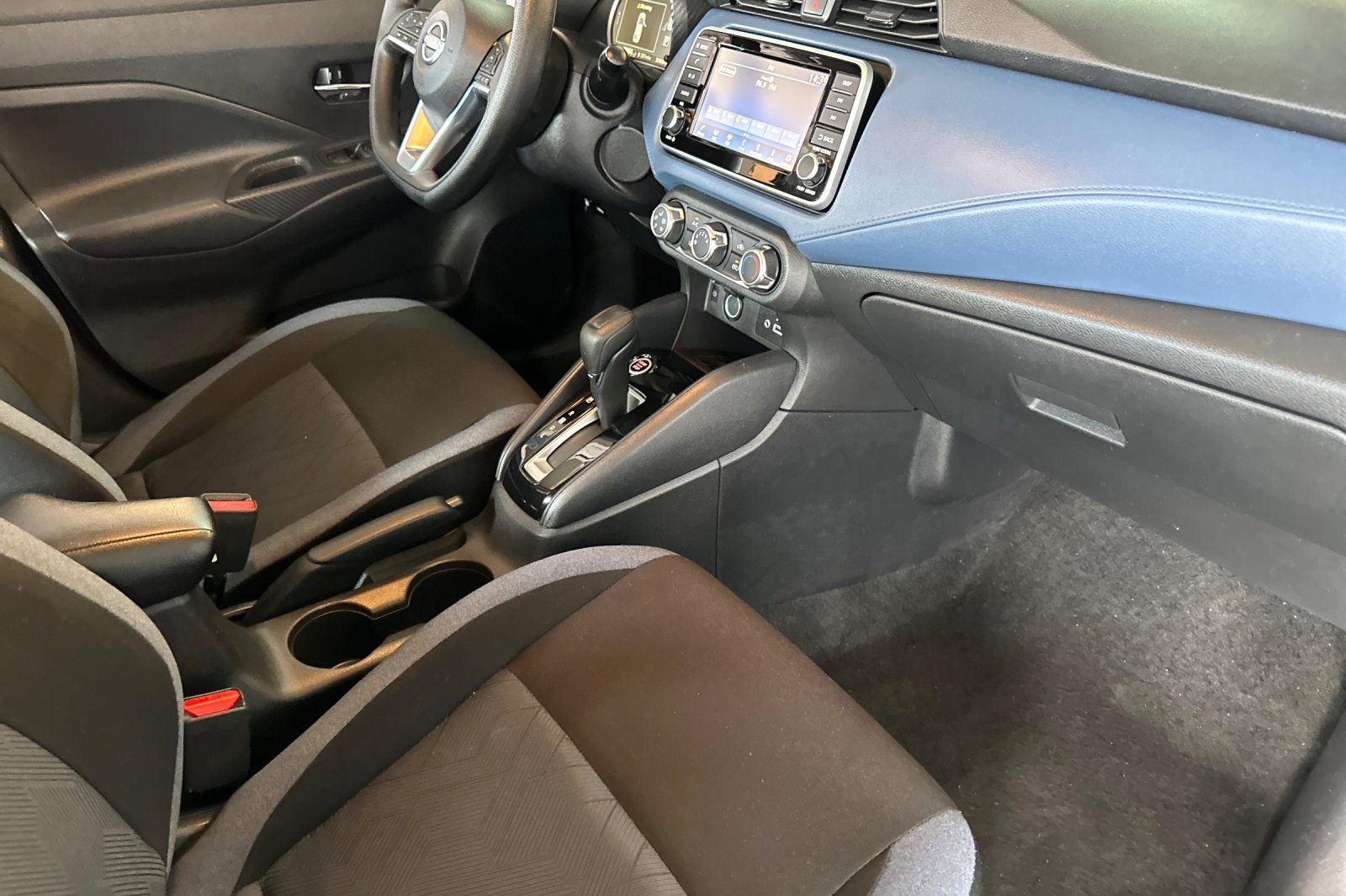 Used 2025 Nissan Versa SV FWD image 15