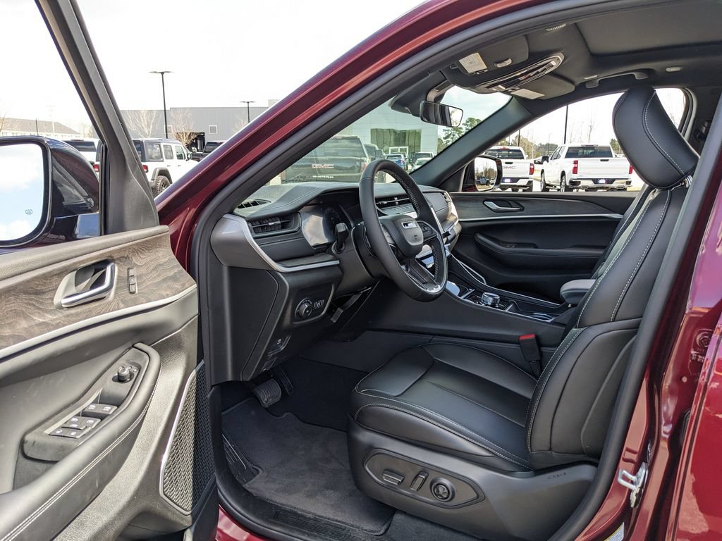 New 2026 Jeep Grand Cherokee Limited w/ Limited Altitude Package AWD/4WD image 36