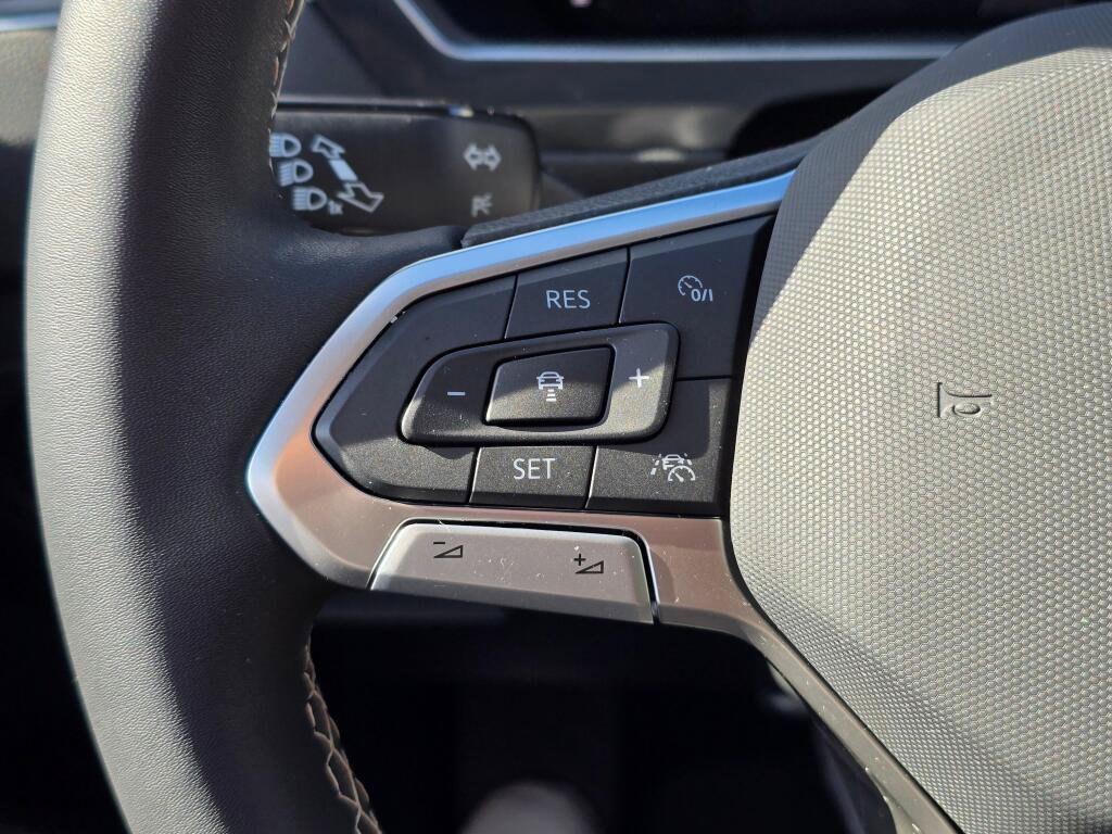 Used 2022 Volkswagen Tiguan SE w/ Panoramic Sunroof Package AWD/4WD image 28