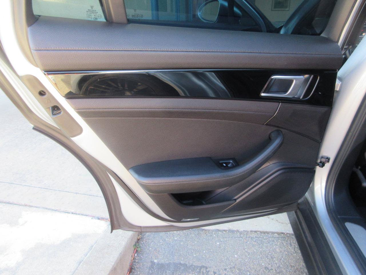 Used 2019 Porsche Panamera RWD image 38
