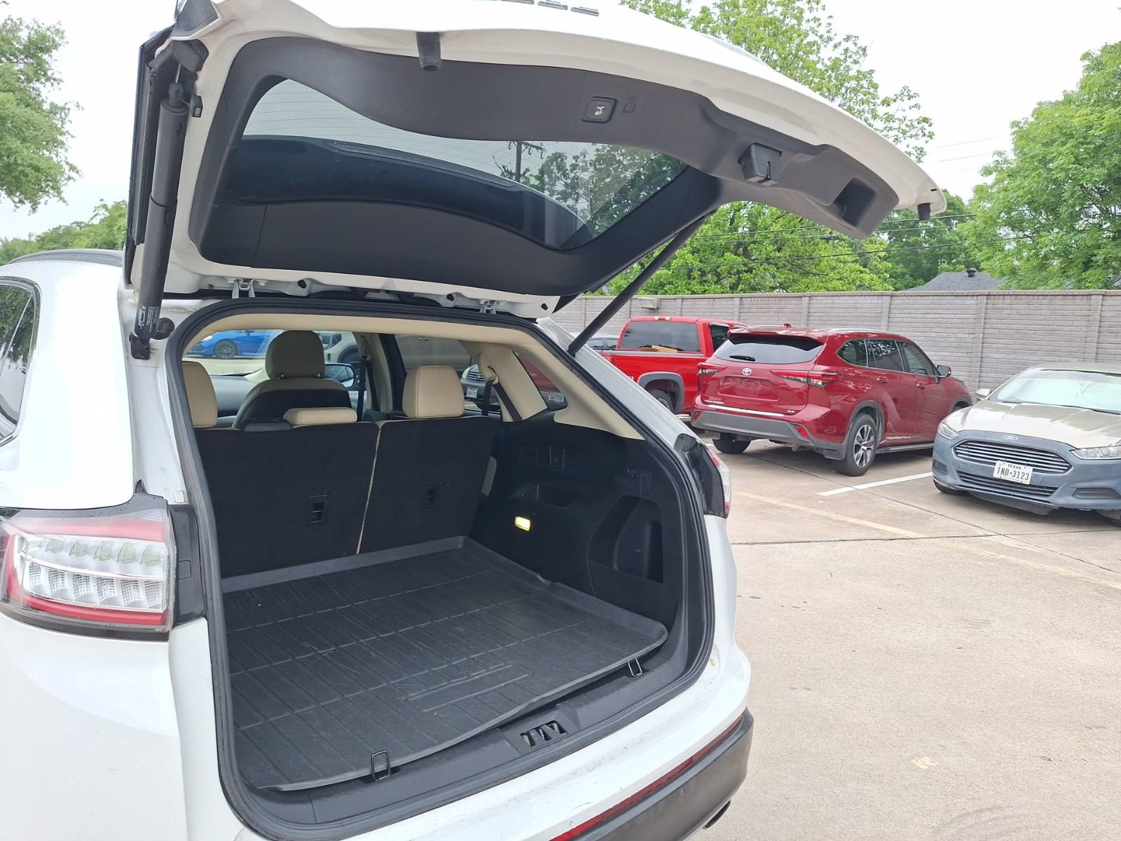 Used 2016 Ford Edge SEL w/ Equipment Group 201A FWD image 35