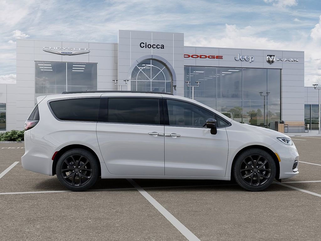 New 2026 Chrysler Pacifica Limited w/ S Appearance Package image 21