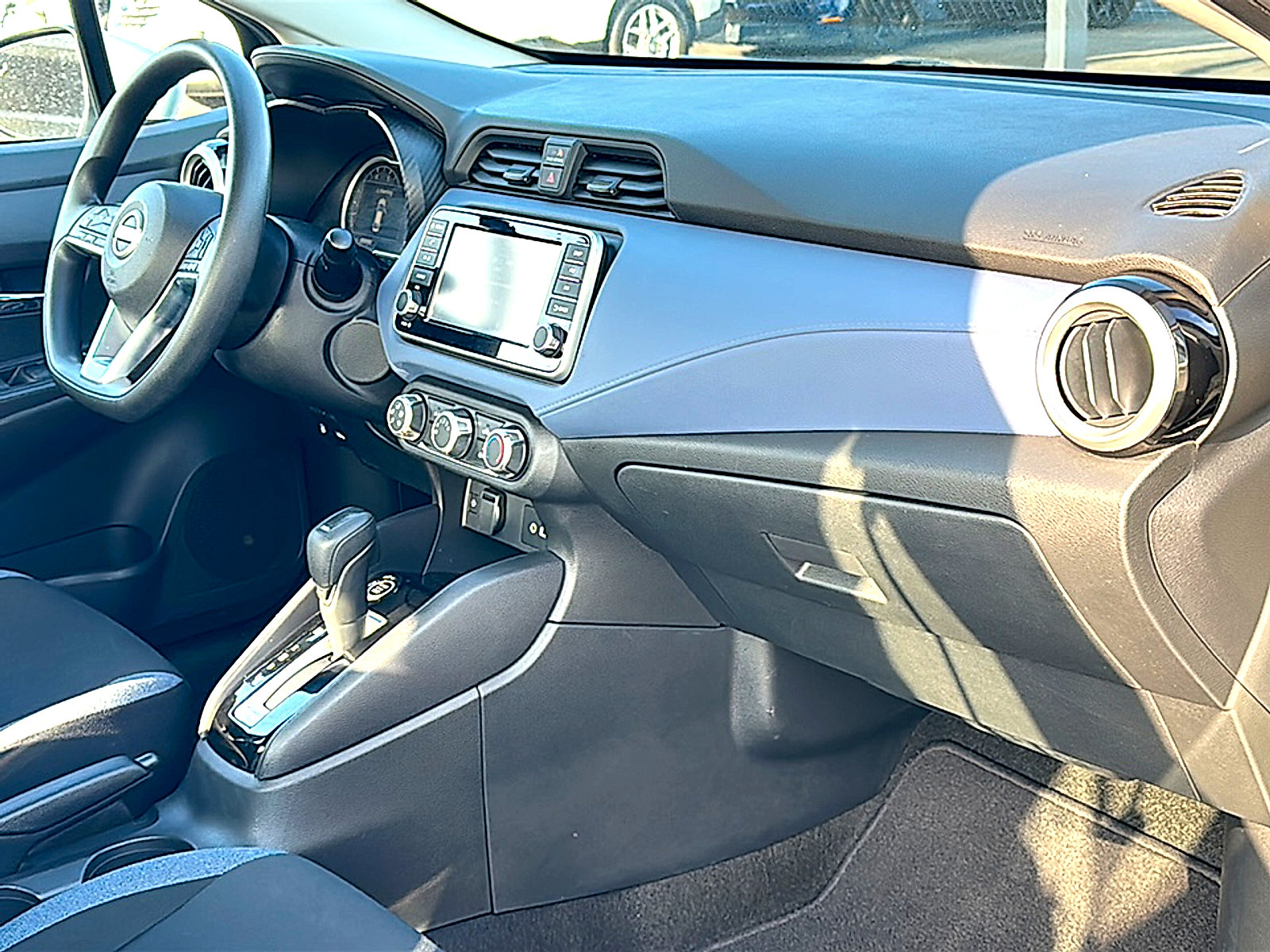 Used 2023 Nissan Versa SV image 21