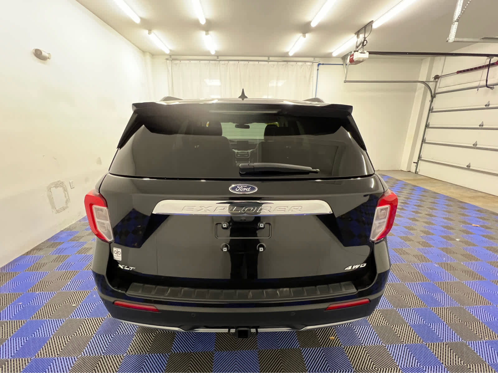 Used 2024 Ford Explorer XLT w/ Equipment Group 202A image 11