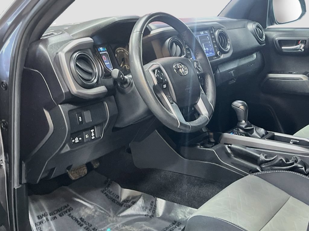 Used 2022 Toyota Tacoma TRD Off-Road AWD/4WD image 9