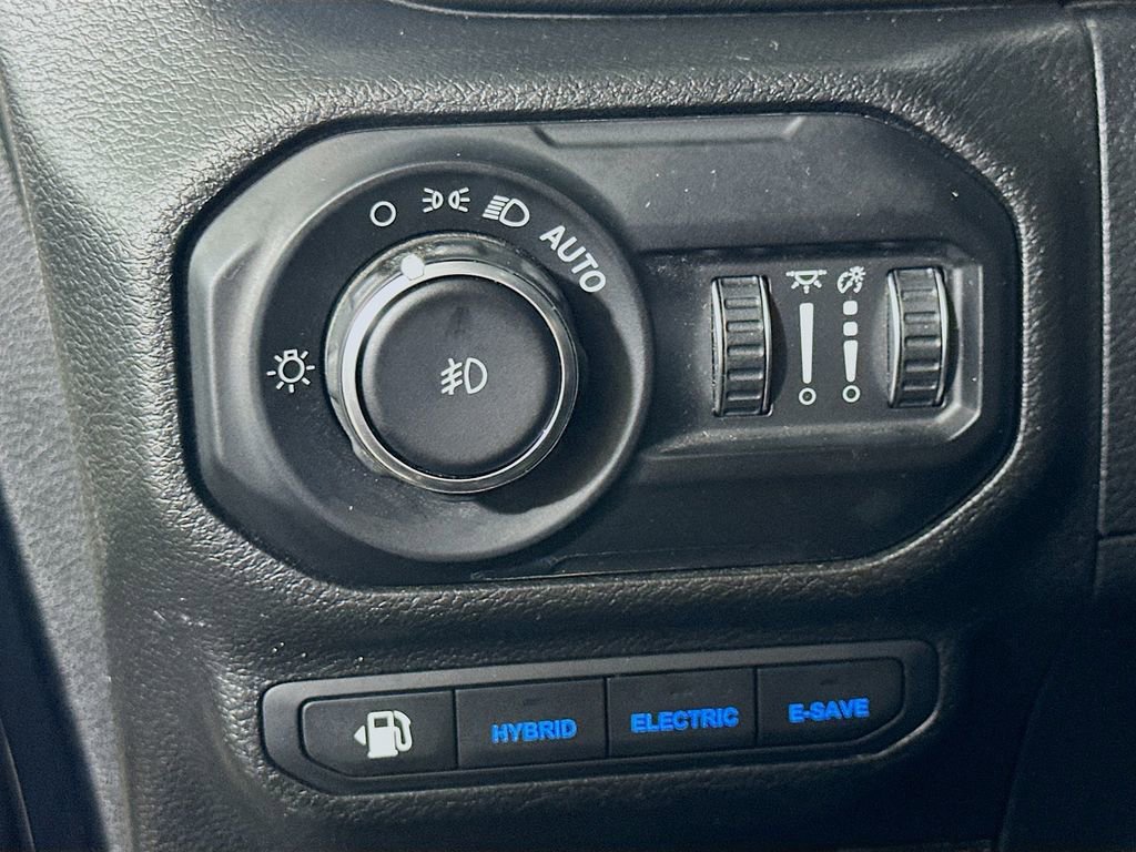 Used 2021 Jeep Wrangler Unlimited Sahara w/ Cold Weather Group AWD/4WD image 21