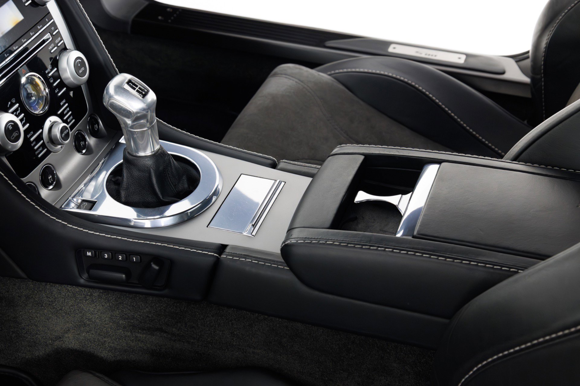 Used 2009 Aston Martin DBS Coupe RWD image 22