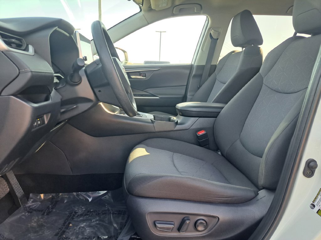 Used 2025 Toyota RAV4 XLE FWD image 10