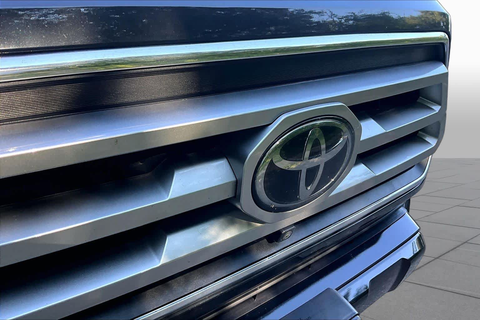 Used 2021 Toyota Tacoma Limited AWD/4WD image 29