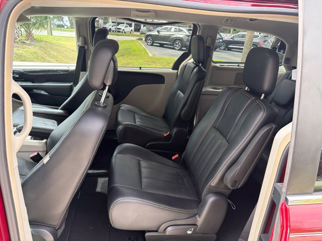 Used 2015 Chrysler Town & Country Touring-L w/ Driver Convenience Group FWD image 13