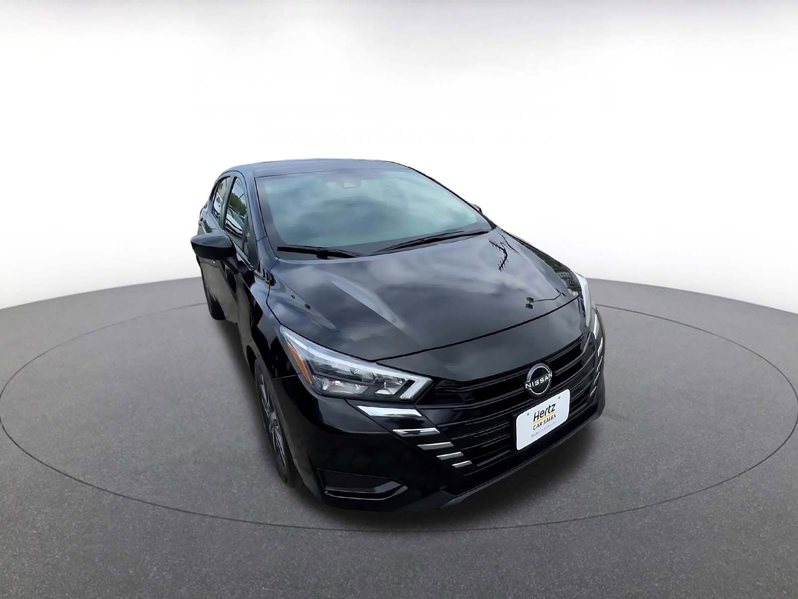 Used 2025 Nissan Versa SV image 3