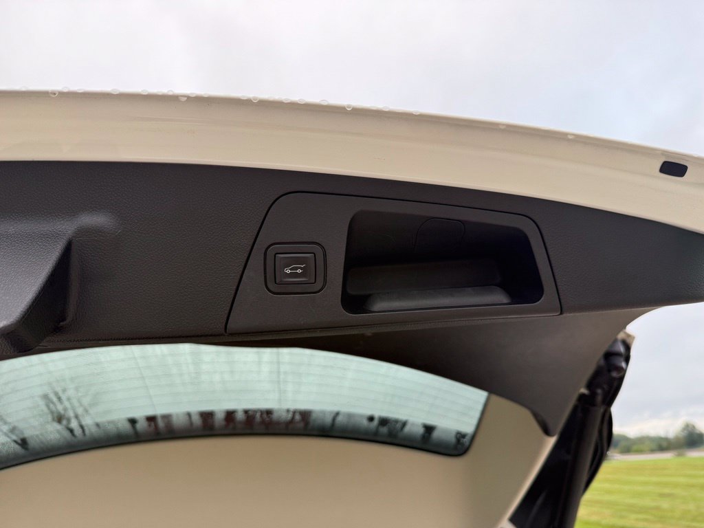 Used 2019 Buick Envision Essence FWD image 8