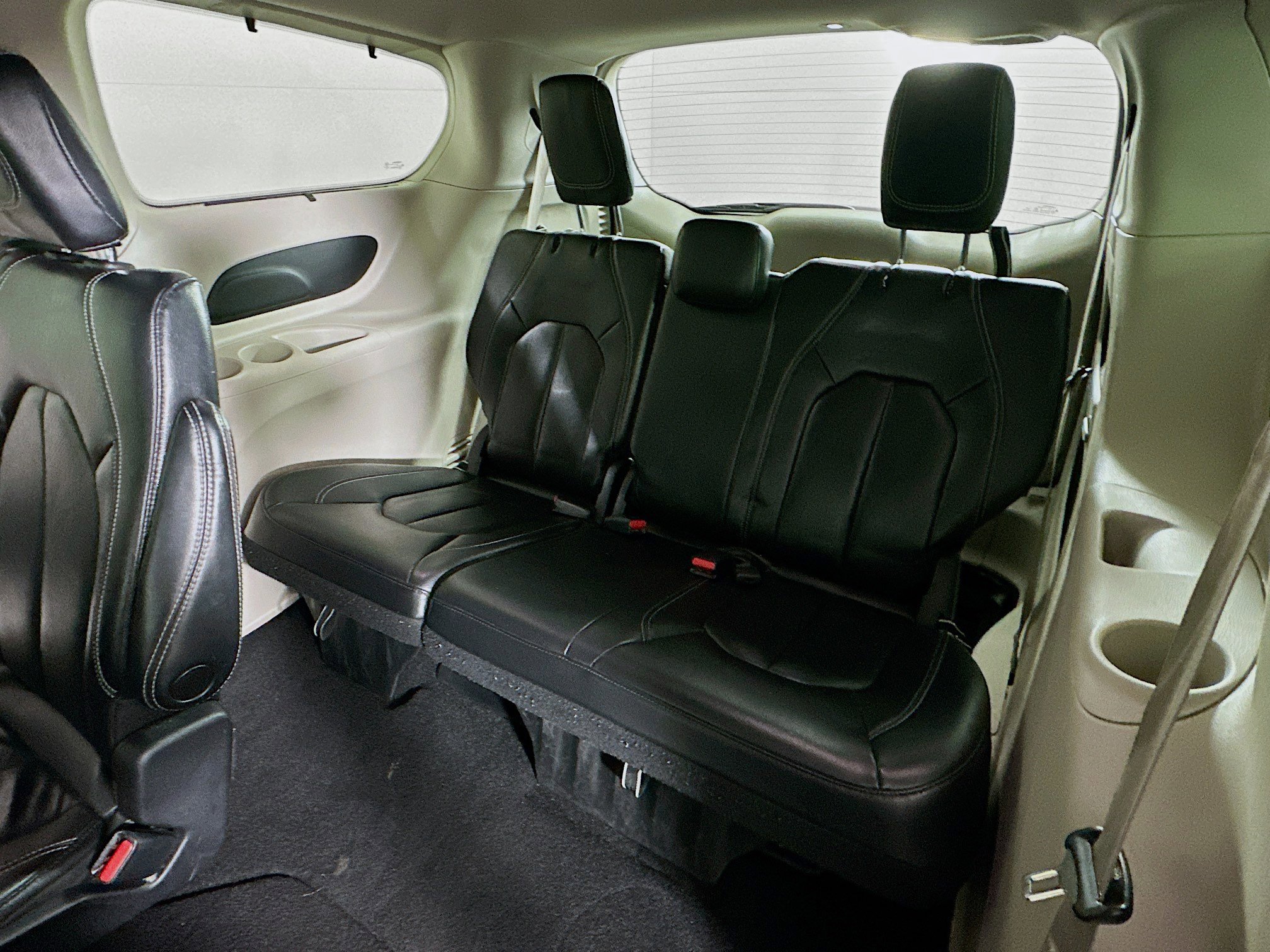 Used 2022 Chrysler Pacifica Touring-L image 28