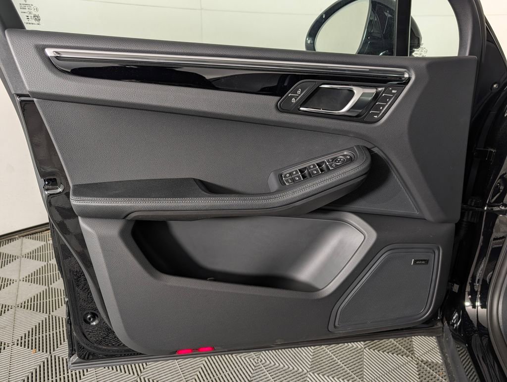 New 2026 Porsche Macan image 25