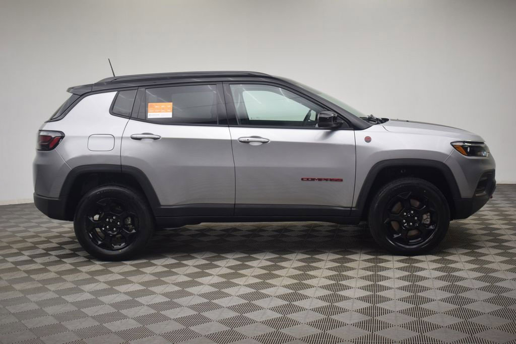 Certified 2023 Jeep Compass Trailhawk w/ Trailhawk Elite Group AWD/4WD image 11