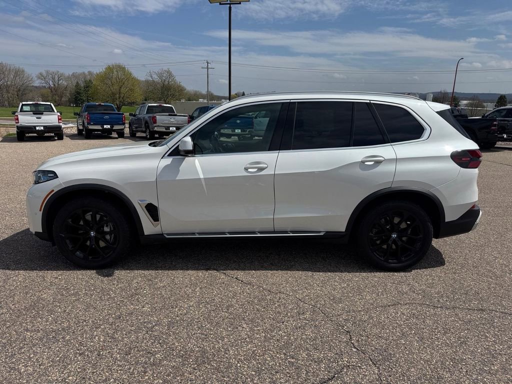Used 2024 BMW X5 xDrive40i w/ Premium Package AWD/4WD image 2