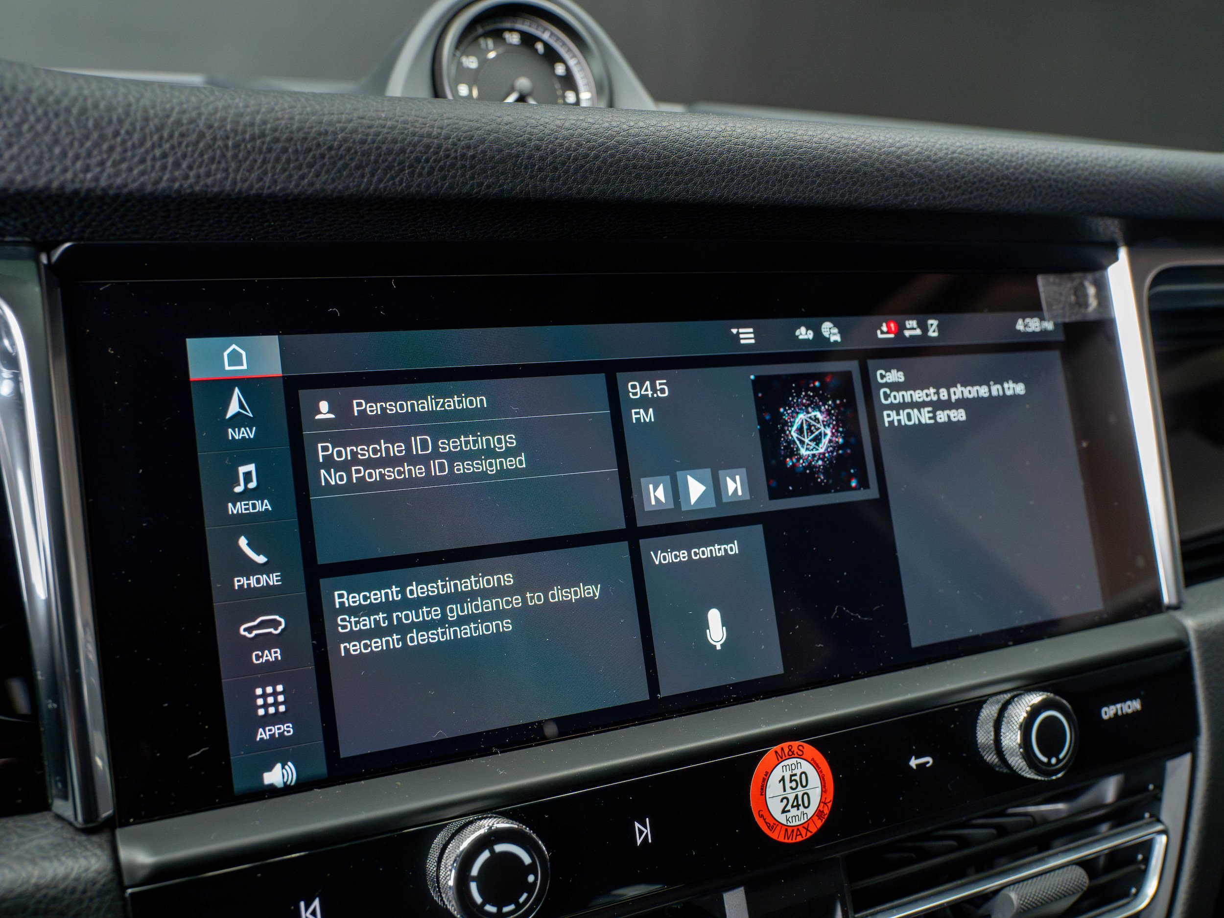 Certified 2025 Porsche Macan AWD/4WD image 23