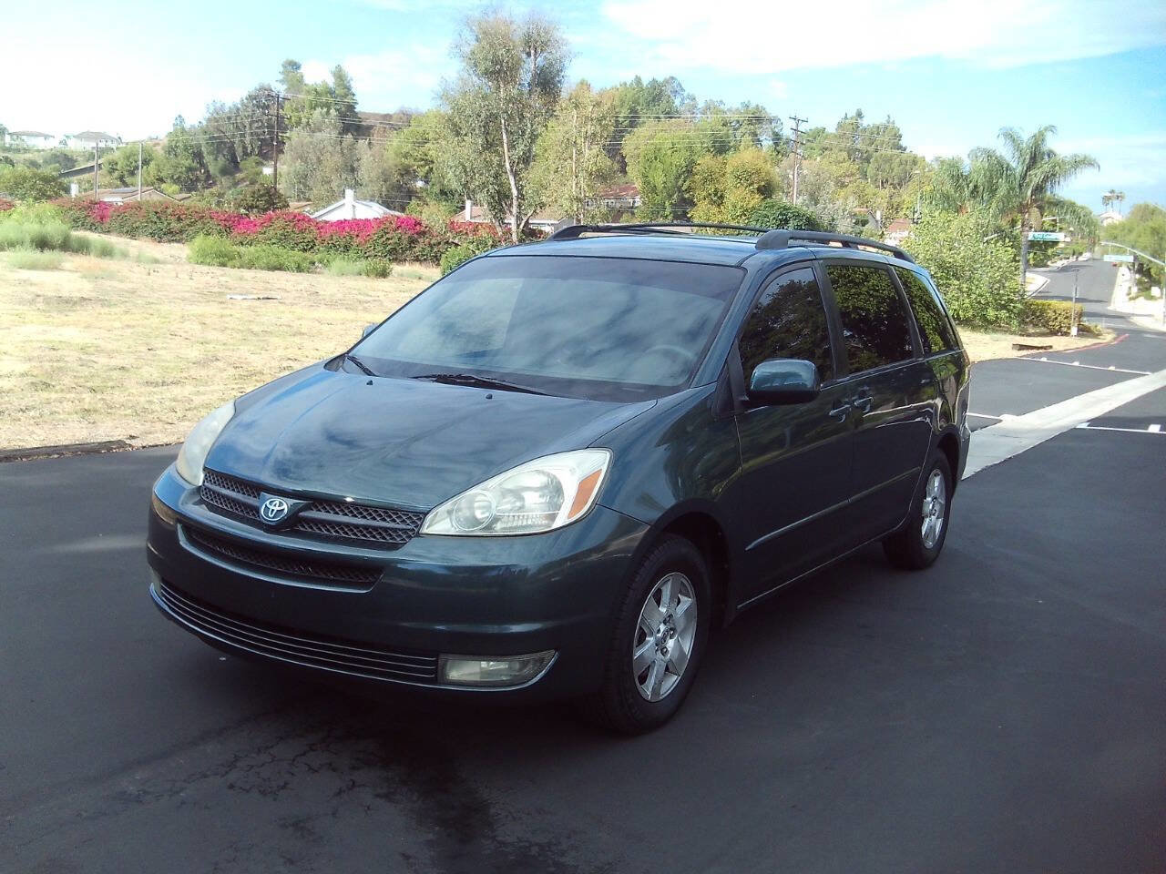Used 2004 Toyota Sienna XLE image 9