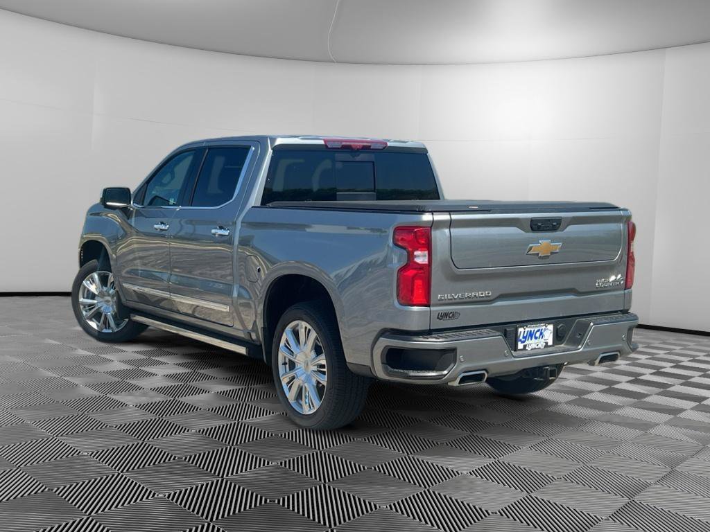 Used 2025 Chevrolet Silverado 1500 High Country AWD/4WD image 2