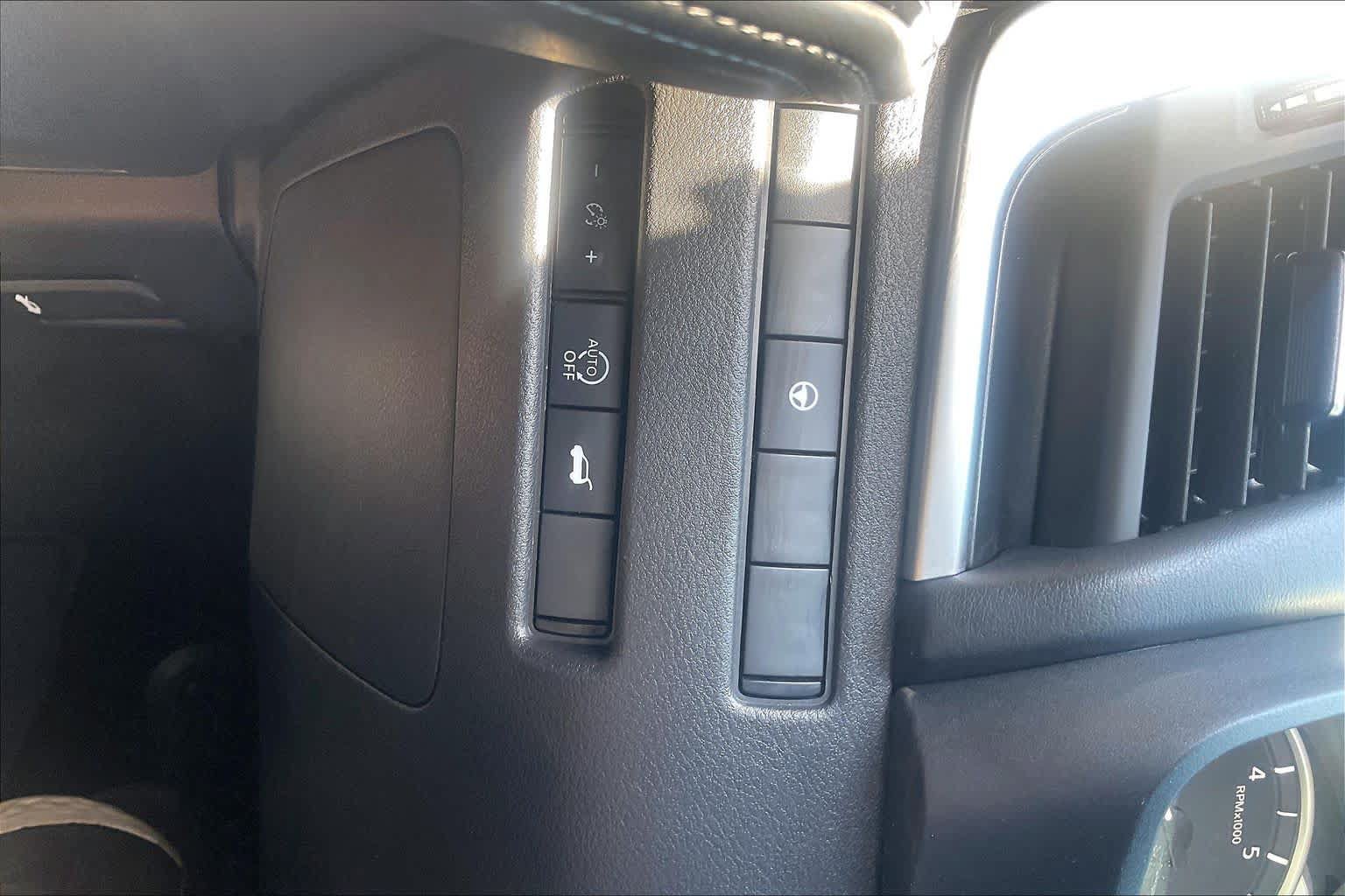 Used 2025 Nissan Rogue SV FWD image 33