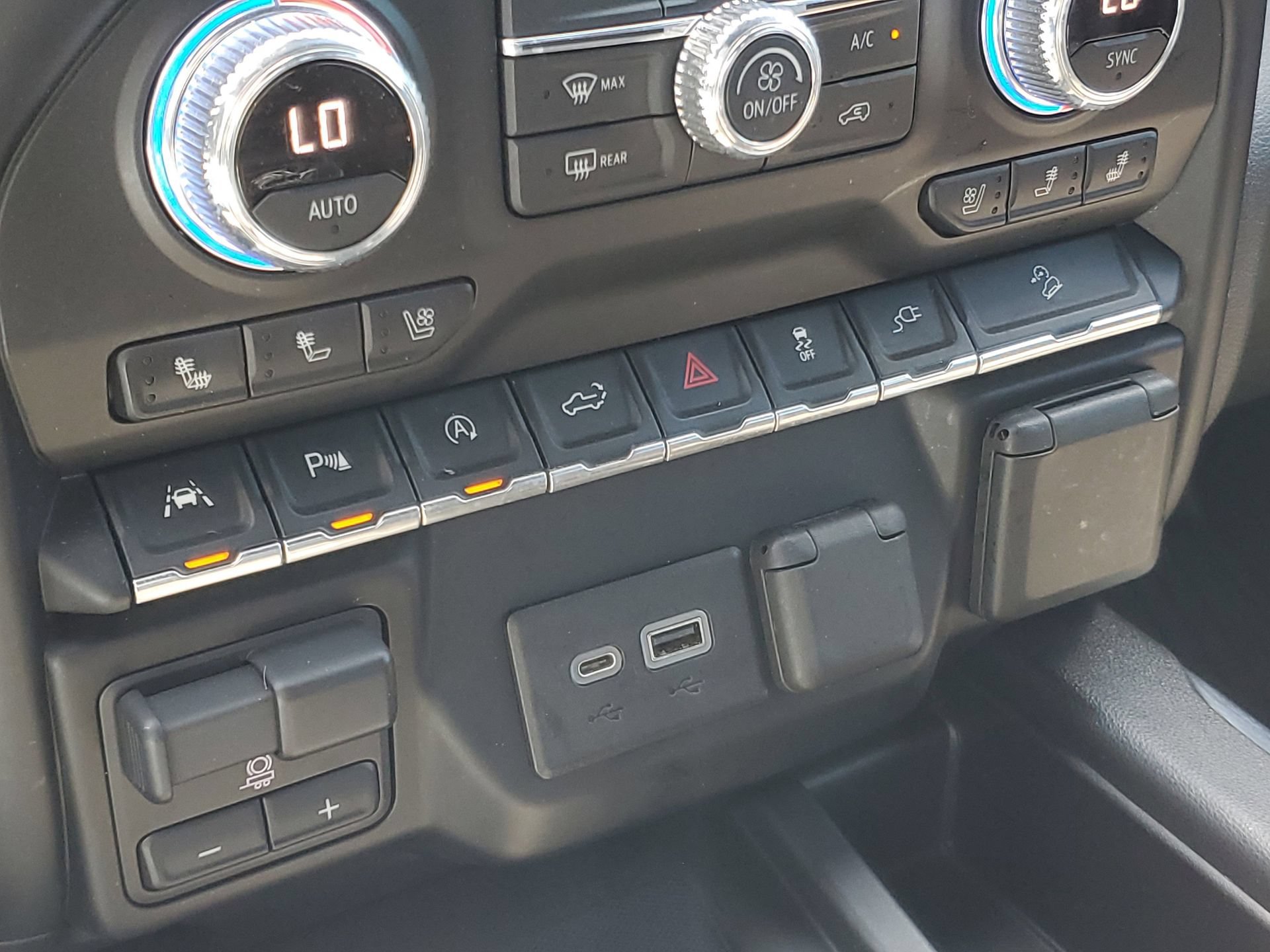 Used 2020 GMC Sierra 1500 AT4 w/ AT4 Premium Package AWD/4WD image 28