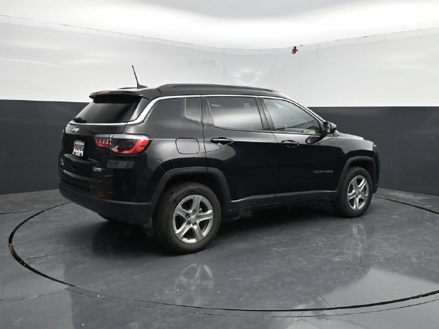 Used 2024 Jeep Compass Latitude AWD/4WD image 8