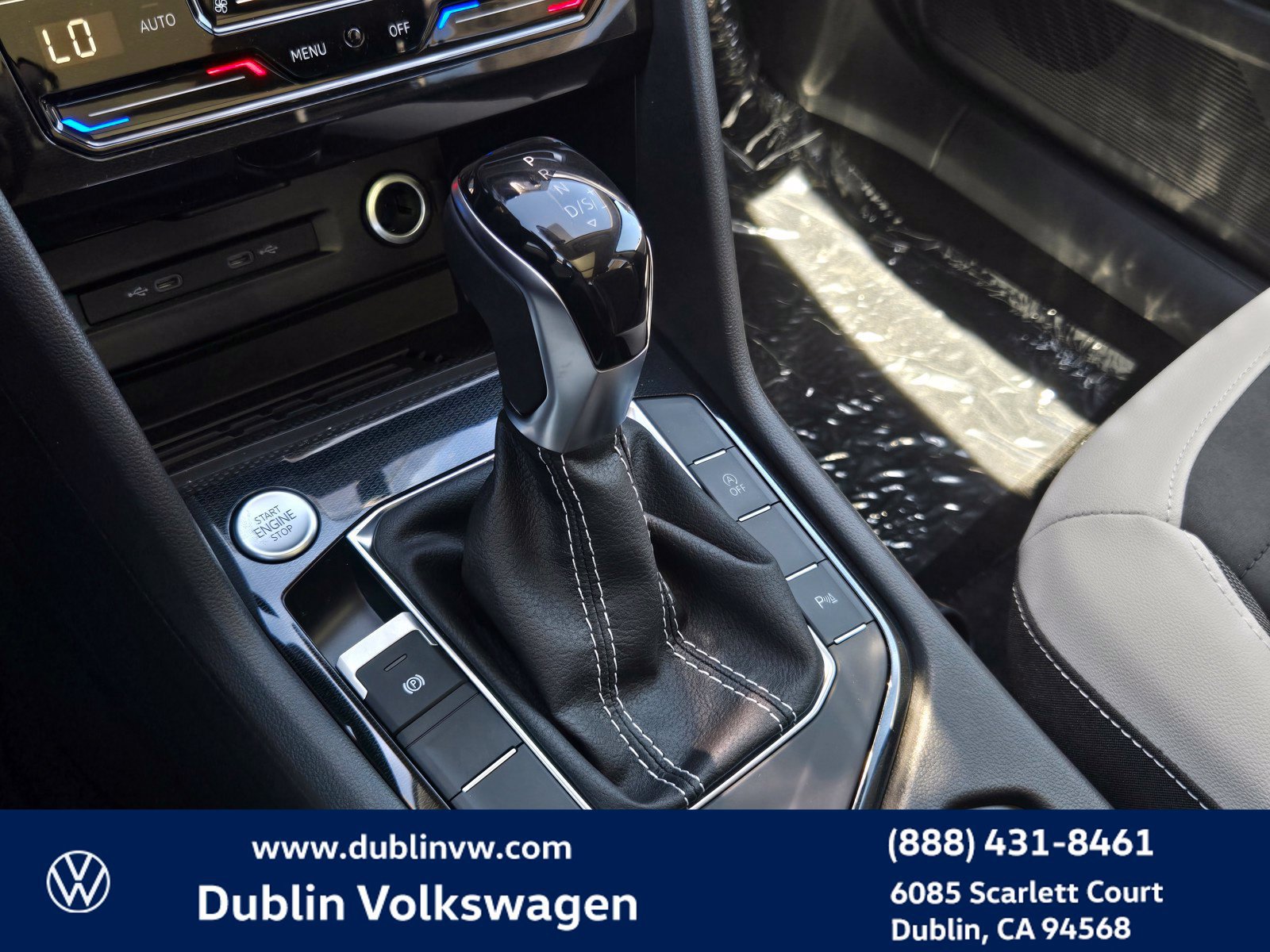 New 2026 Volkswagen Taos SE FWD image 15
