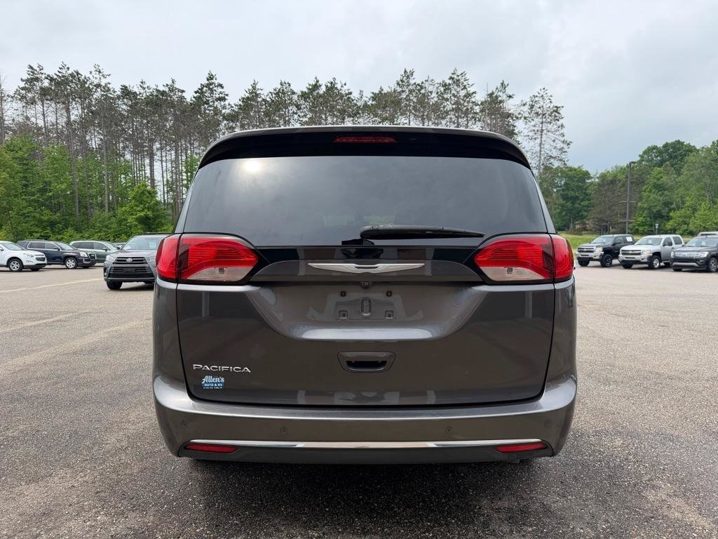 Used 2017 Chrysler Pacifica Touring Plus FWD image 22