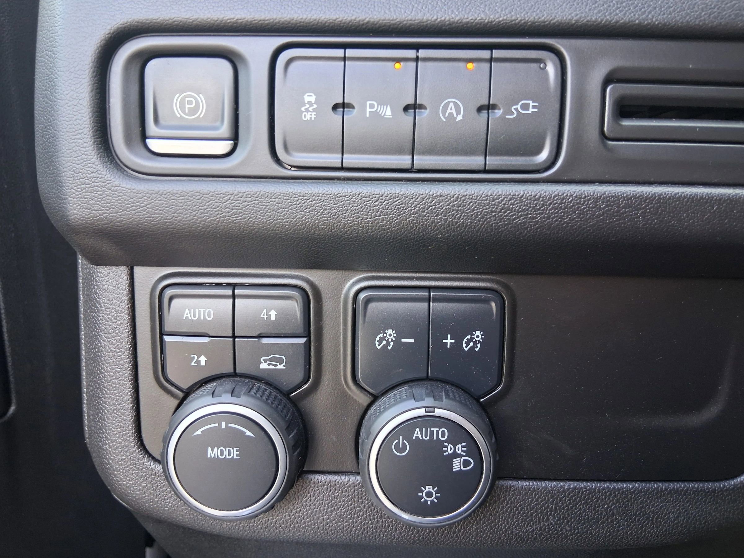 Used 2021 Chevrolet Suburban LT AWD/4WD image 19