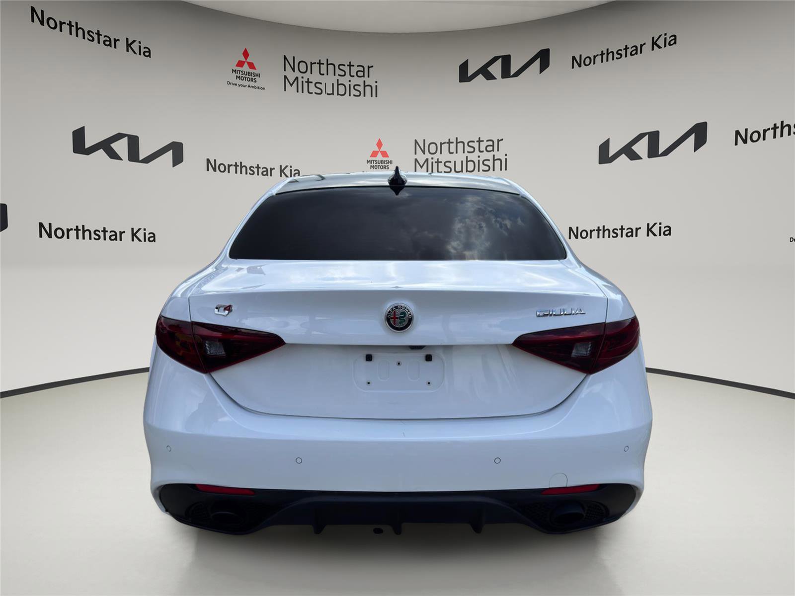 Used 2023 Alfa Romeo Giulia Veloce image 3