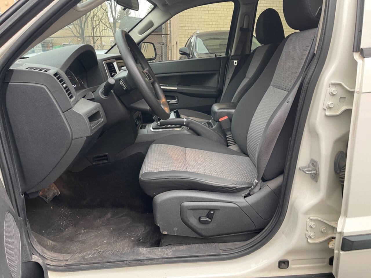 Used 2009 Jeep Grand Cherokee Laredo image 16